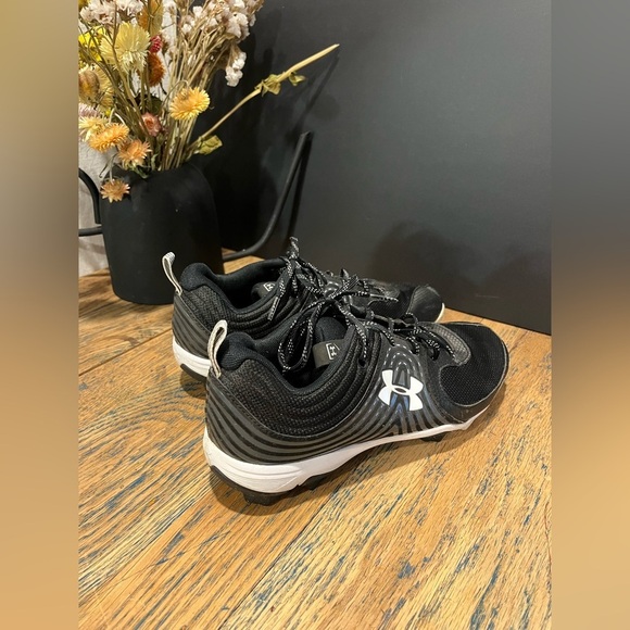 🖤Under Armour Women’s Soccer Cleats — Size 9.5 (US) | Black & White🖤 - Picture 6 of 10